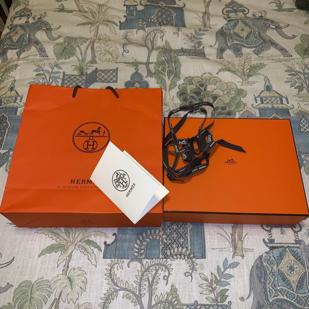 Hermès box, bag, ribbon and envelope